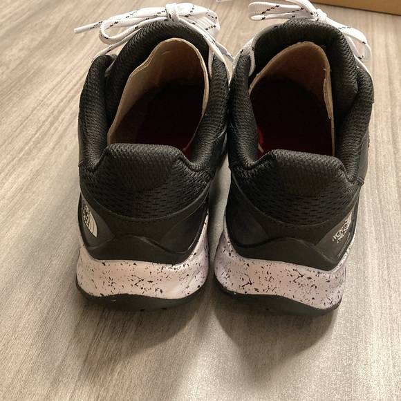 EUC TNF Vectiv Taraval. Size 7.5. - Picture 4 of 9